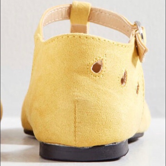 T-strap Flat - Picture 3 of 4